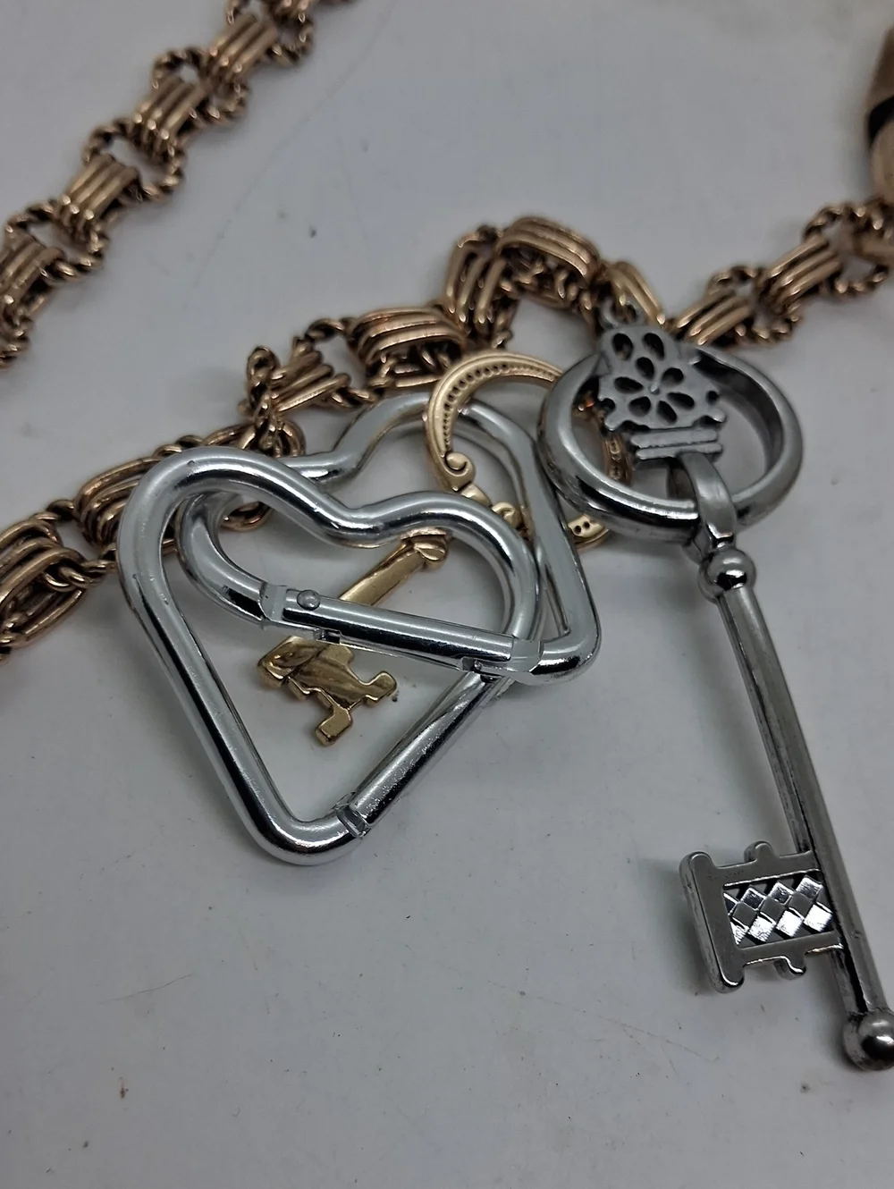 NWT Free People Gold-Tone Heart & Key Sway Bag Charm with And Sea Shell Charm